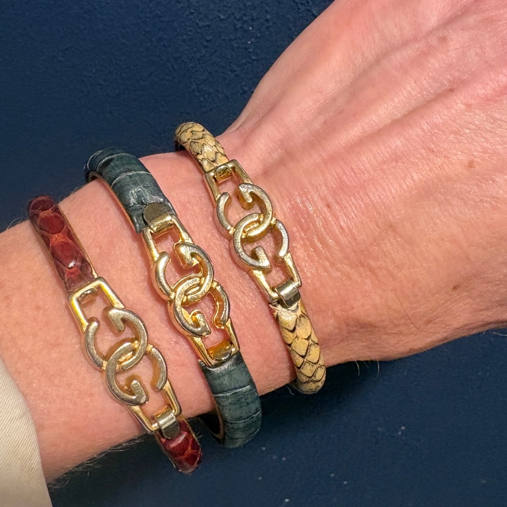 Gucci Vintage gold GG clasp bracelet.